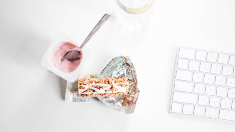 How to Stay Fit and Eat Healthy When Working a 9 to 9 Shift